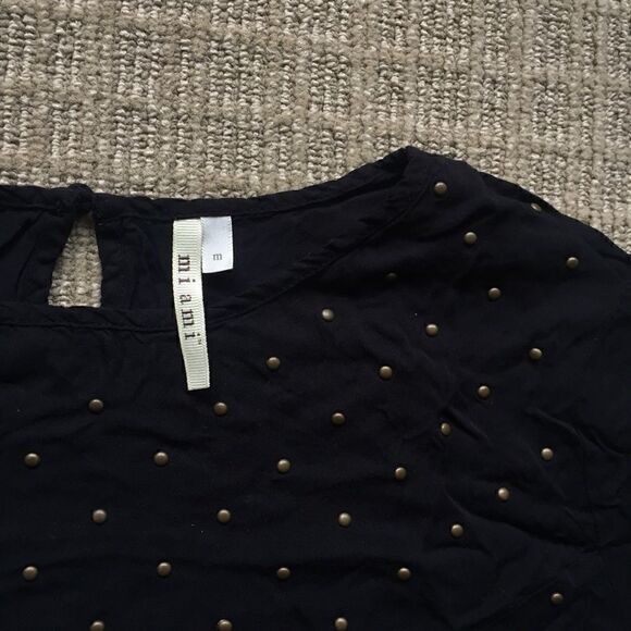 Black blouse, Francesca’s   - Picture 9 of 11